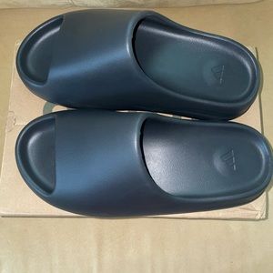 YEEZY SLIDES “ONYX”